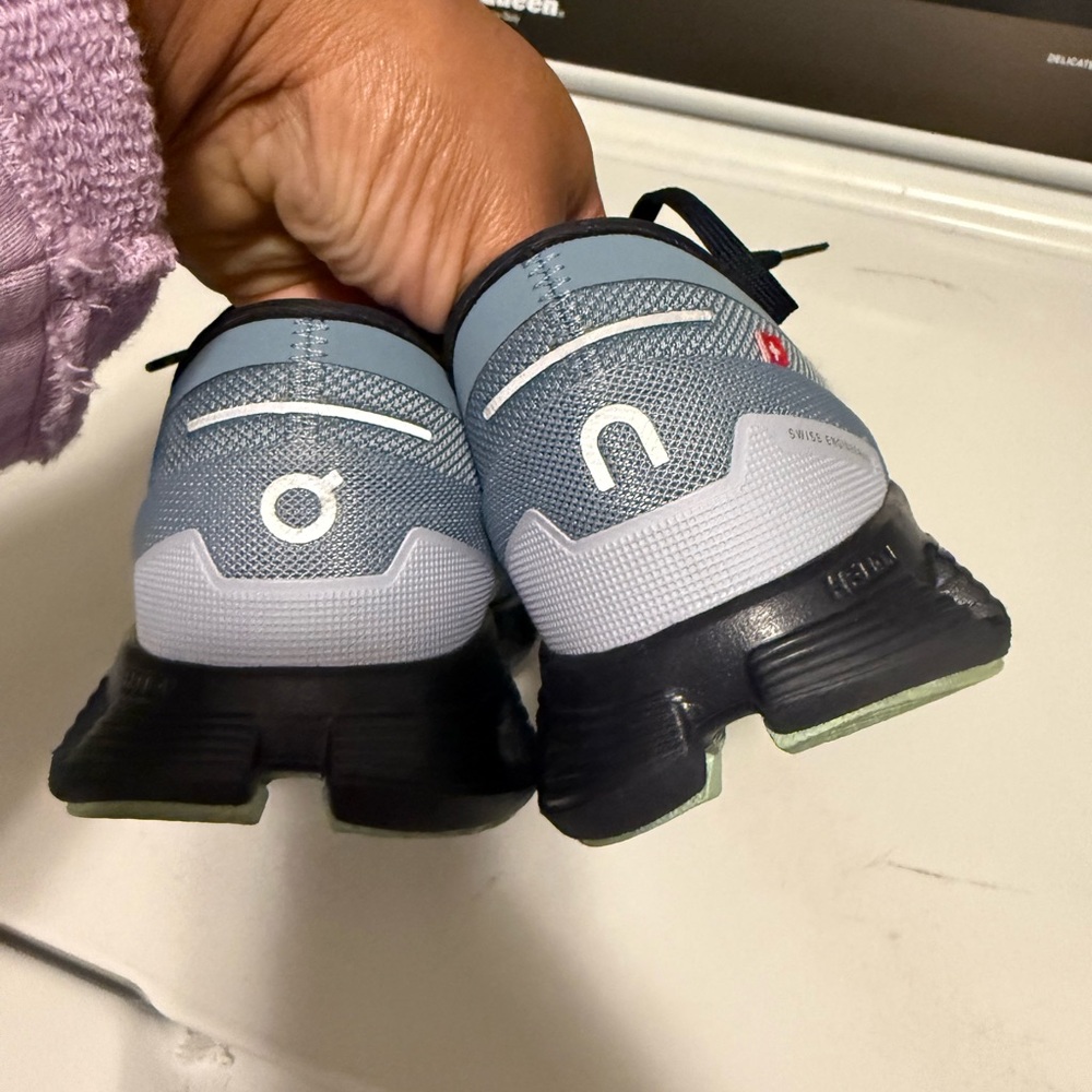 on sneakers - Picture 4 of 7